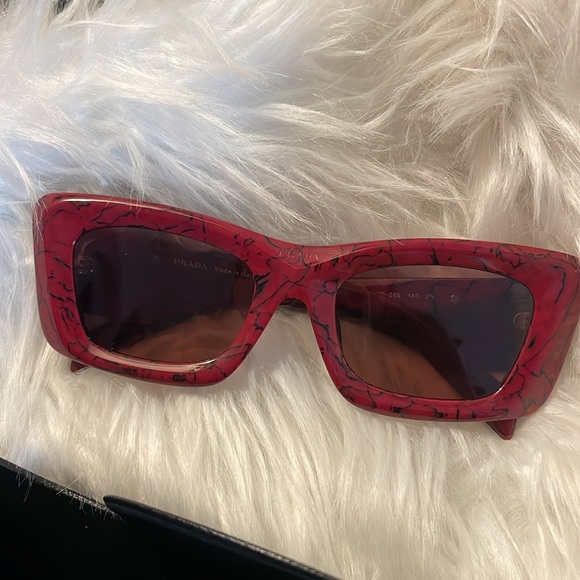 🍒RARE PRADA RED MARBLE ETRUSCAN MARBLE - brand new cat eye authentic Prada - Picture 4 of 15